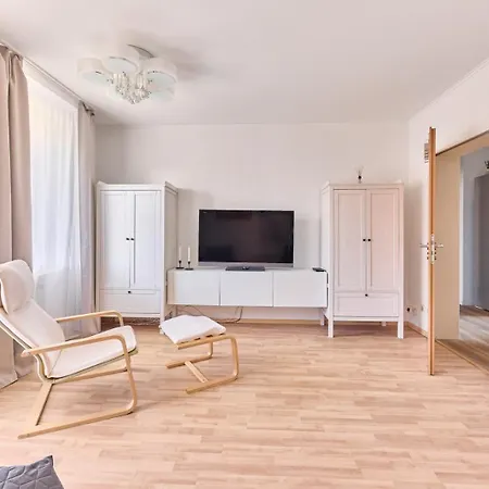 Ida, The Suburban Nearby Cologne Apartment
