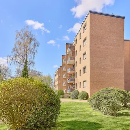 Ida, The Suburban Nearby Cologne Apartment *